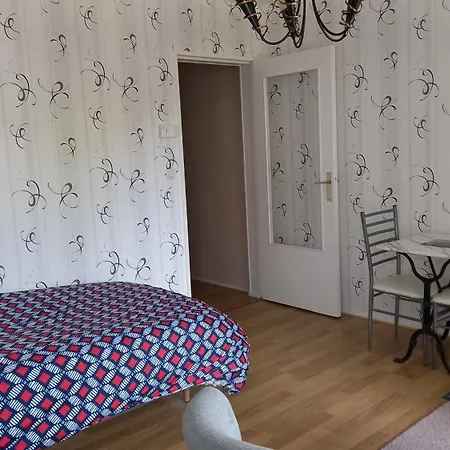 1 Piece Principale Avec Balcon Local A Velo Prive Place Dans La Rue Pour Voiture شقة دْييب
