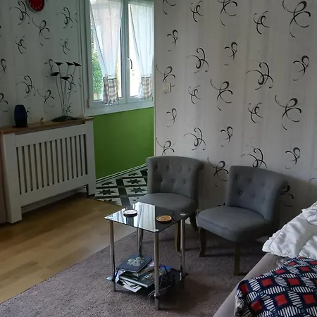 1 Piece Principale Avec Balcon Local A Velo Prive Place Dans La Rue Pour Voiture *